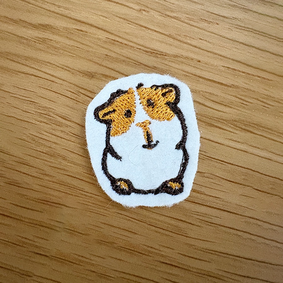 こっちを見てるモルモット 刺繍ステッカー