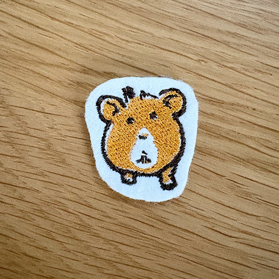 迫り来るハムスター 刺繍ステッカー