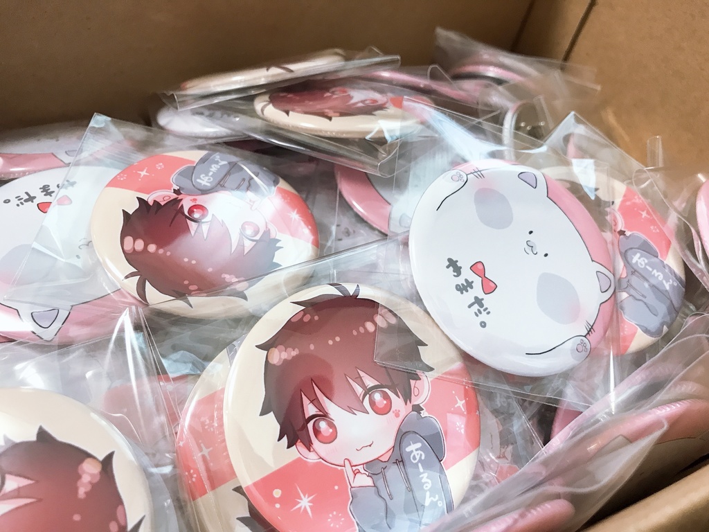 こっちをじっと見てくる山田。缶バッジ【単品】