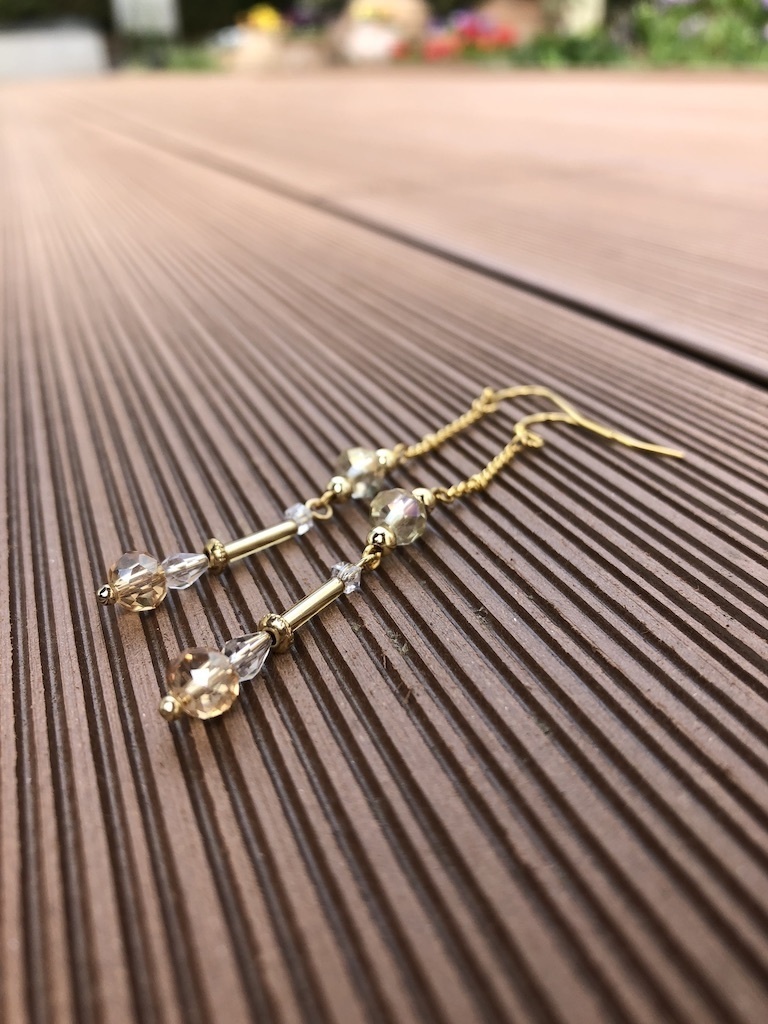 ビーズラインピアス