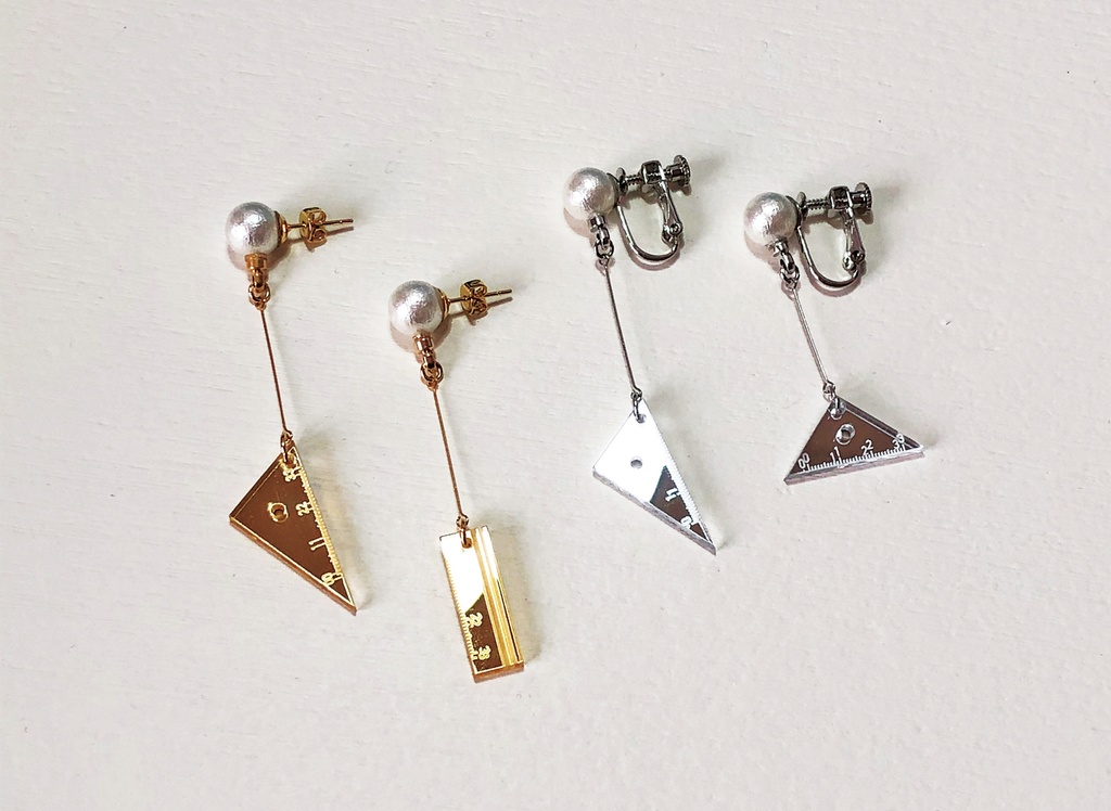 三角定規のピアス