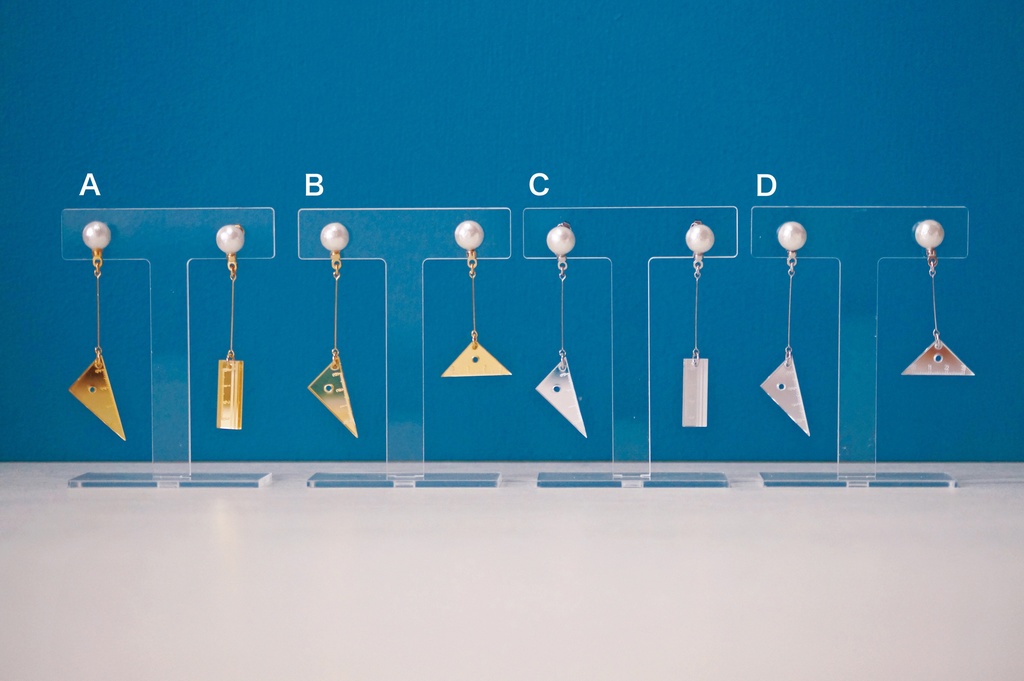 三角定規のピアス