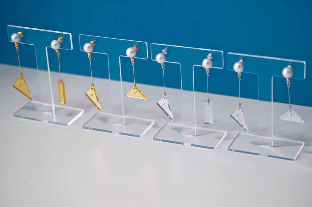 三角定規のピアス