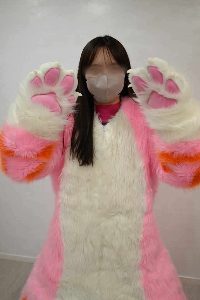 美人なOLさんが着ぐるみに入って頑張ったよ。
