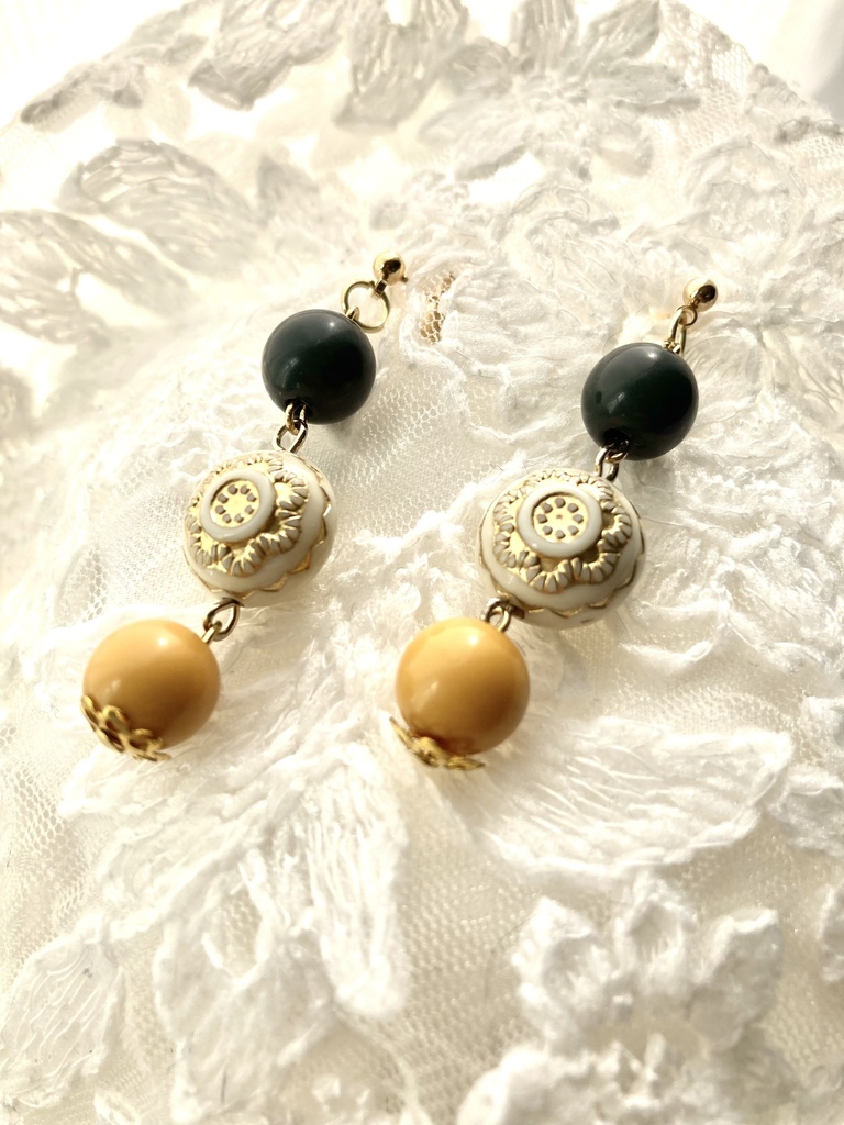 尾月概念ピアス