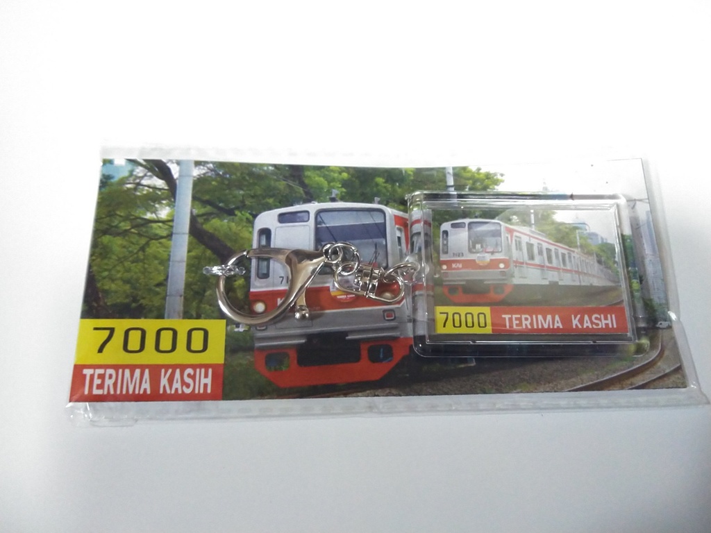 ジャカルタのメトロ7000系引退記念キーホルダー