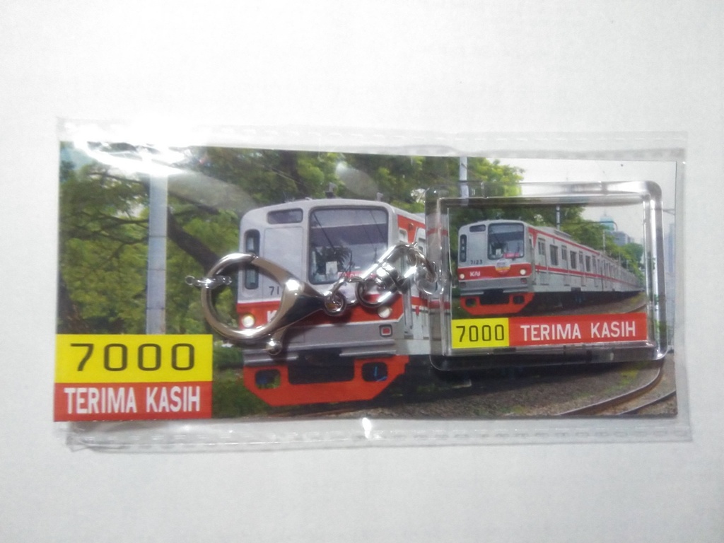 ジャカルタのメトロ7000系引退記念キーホルダー