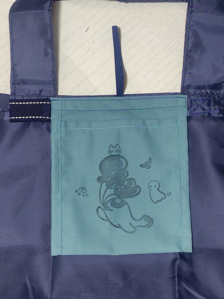 エコバッグ(内ポケット、Dカン&カラビナ、二重リング付。空飛ぶマンタのミニチャーム付。)