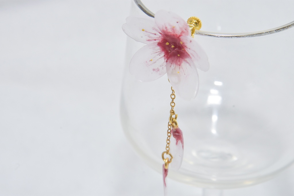 在庫処分半額セール⚠️桜舞う🌸イヤリング