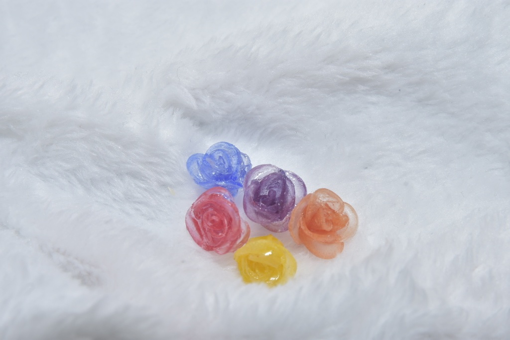 顔見せる薔薇のネックレス