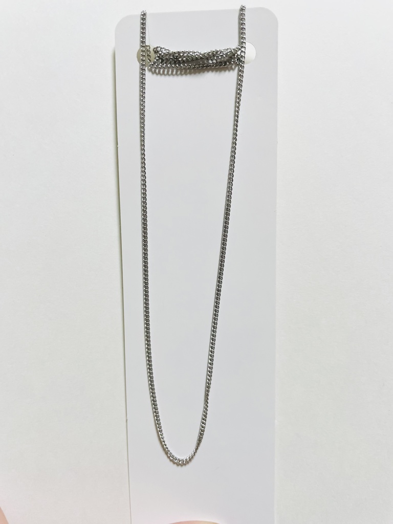 顔見せる薔薇のネックレス