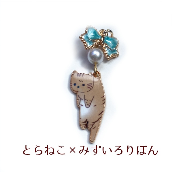 猫 イヤホンジャック はこばれ ねこ りぼん ぱーる ストラップ iphone コネクタカバー Cat's Love Potion