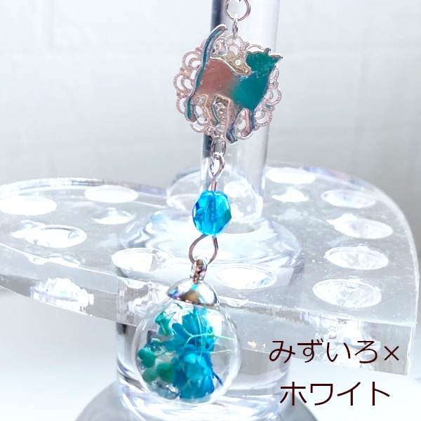 猫 ガラスドーム フラワーボール ピアス イヤリング 花舞う シルバー ねこ 片耳 樹脂 ノンホールピアス ピアス Cat's Love Potion