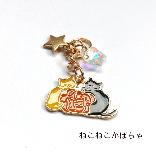 猫 ストラップ ハロウィンねこ チャーム iphone コネクタカバー Cat's Love Potion