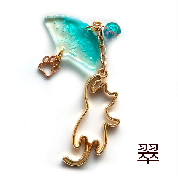 猫 ストラップ からふる 扇子 じゃれるにゃん イヤホンジャック チャーム Cat's Love Potion