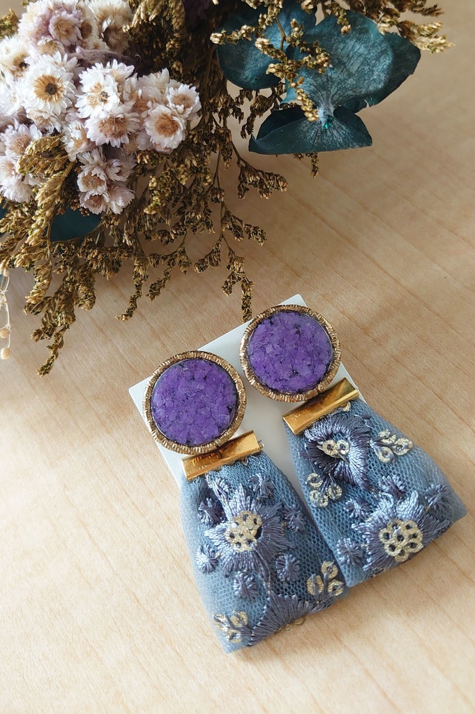 刺繍リボンイヤリング