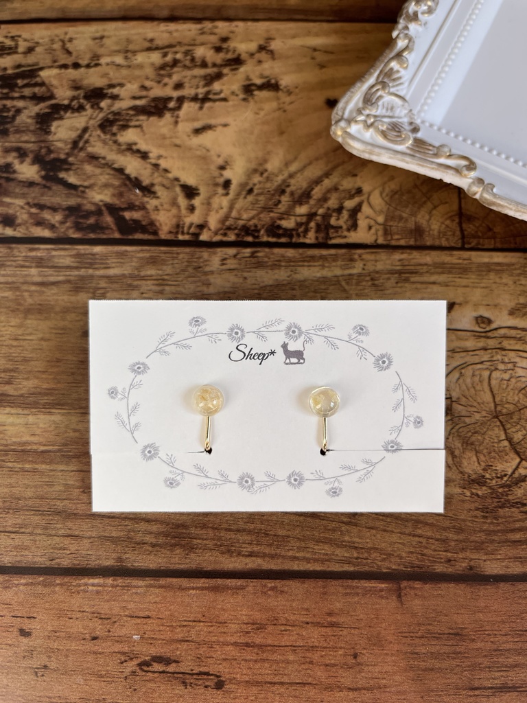 小さい天然石イヤリング〈シトリン〉