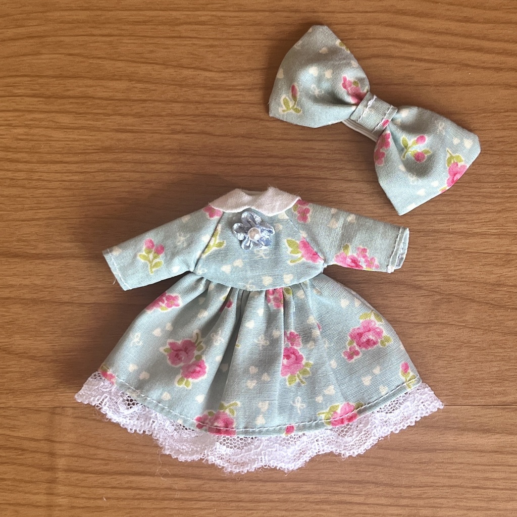 【匿名配送】〈オビツ11・ねんどろいどどーる〉花柄のワンピース