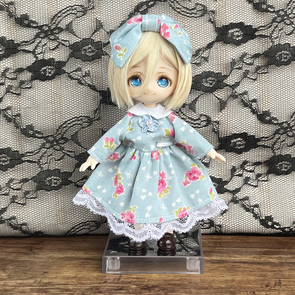 【匿名配送】〈オビツ11・ねんどろいどどーる〉花柄のワンピース