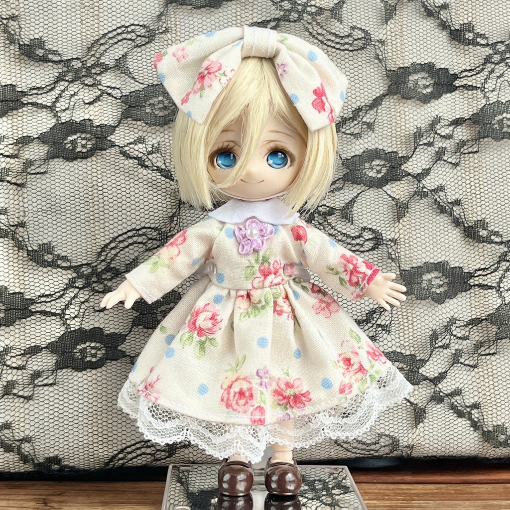 【匿名配送】〈オビツ11・ねんどろいどどーる〉花柄のワンピース