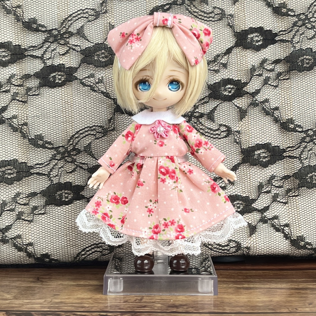 【匿名配送】〈オビツ11・ねんどろいどどーる〉花柄のワンピース