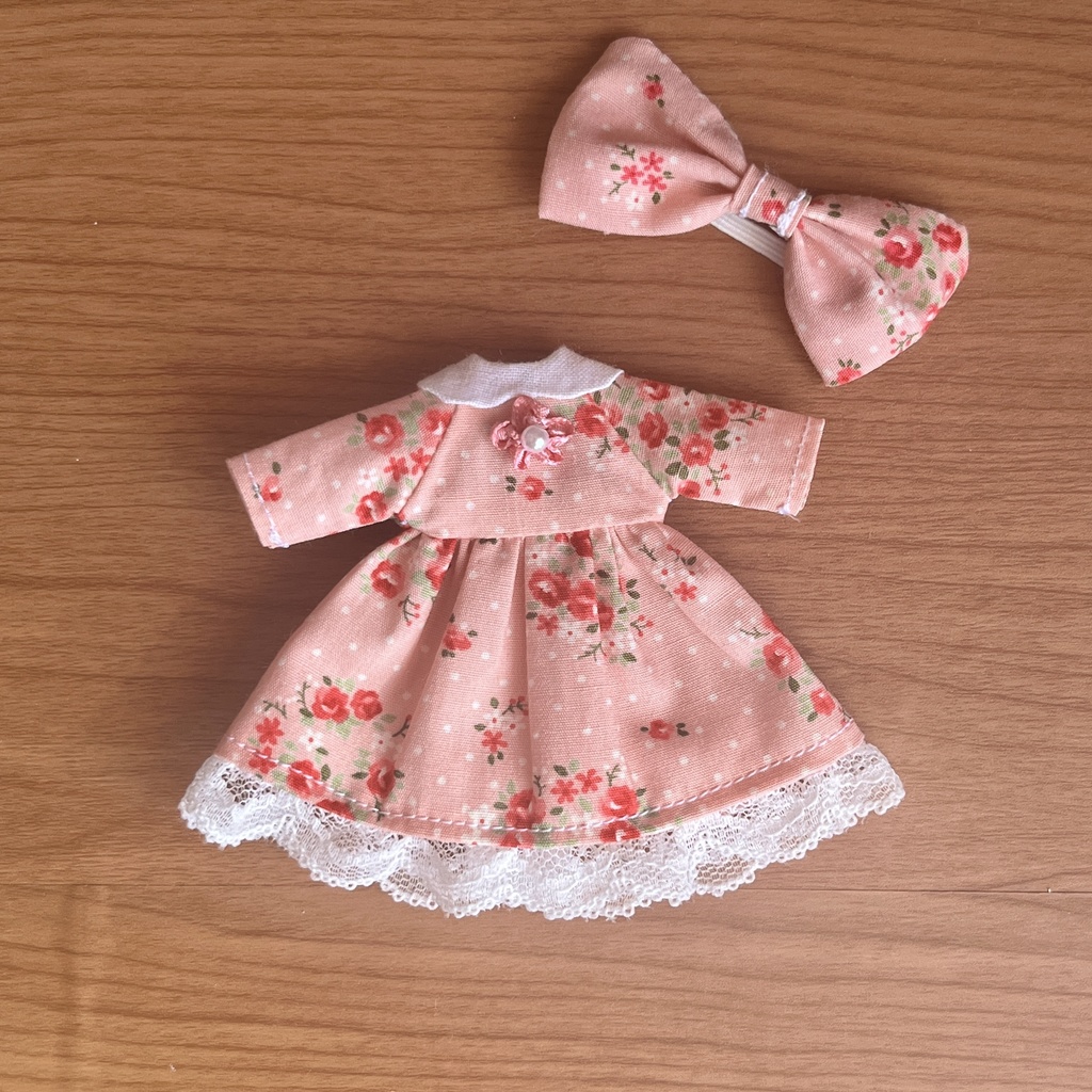 【匿名配送】〈オビツ11・ねんどろいどどーる〉花柄のワンピース