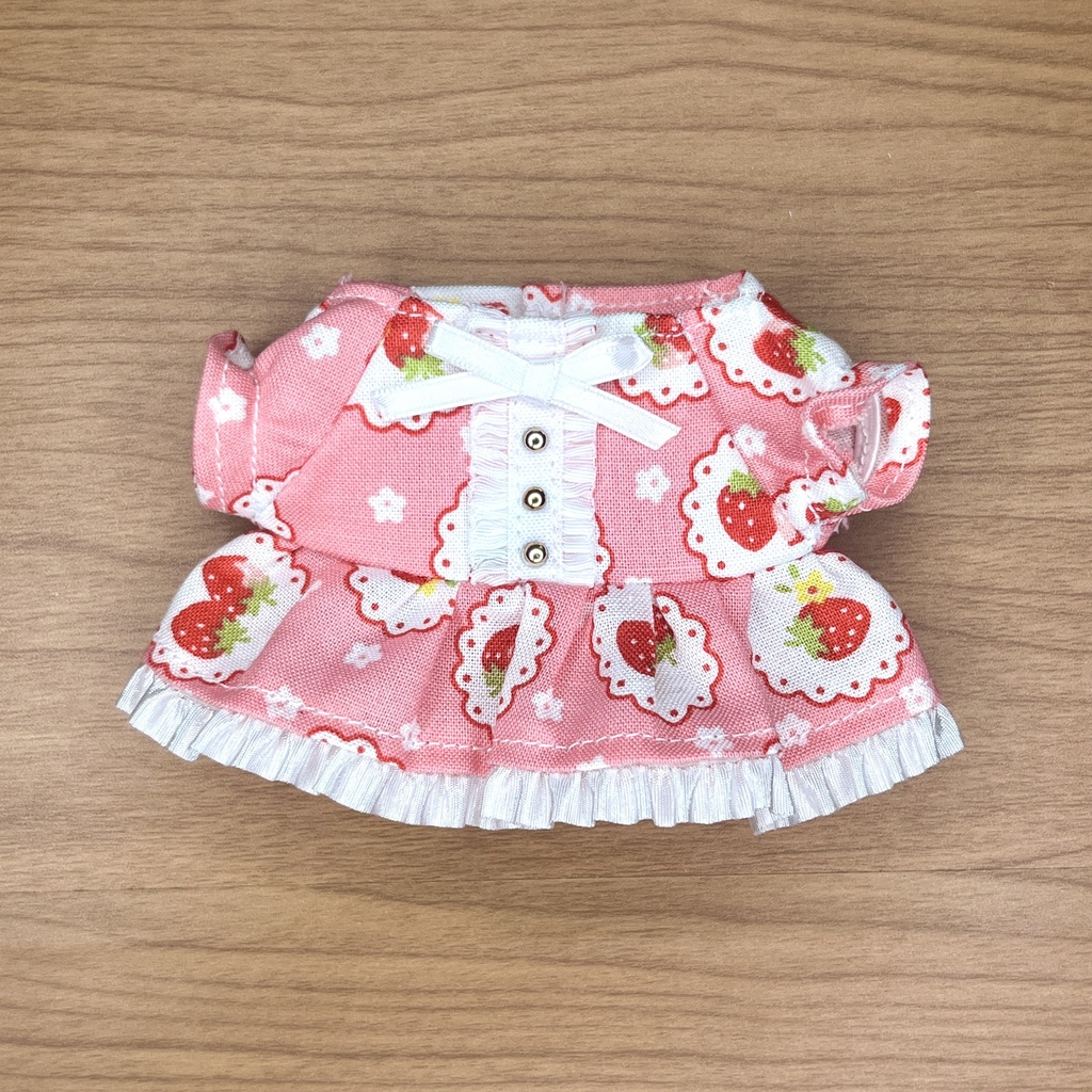 〈プライズ16㎝ぬい・無属性10㎝共通〉イチゴのワンピース