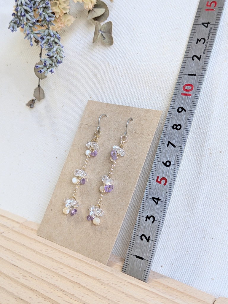 品番【8-A】マザーオブパール✕アメジスト ペールカラーピアス(ショートタイプ)