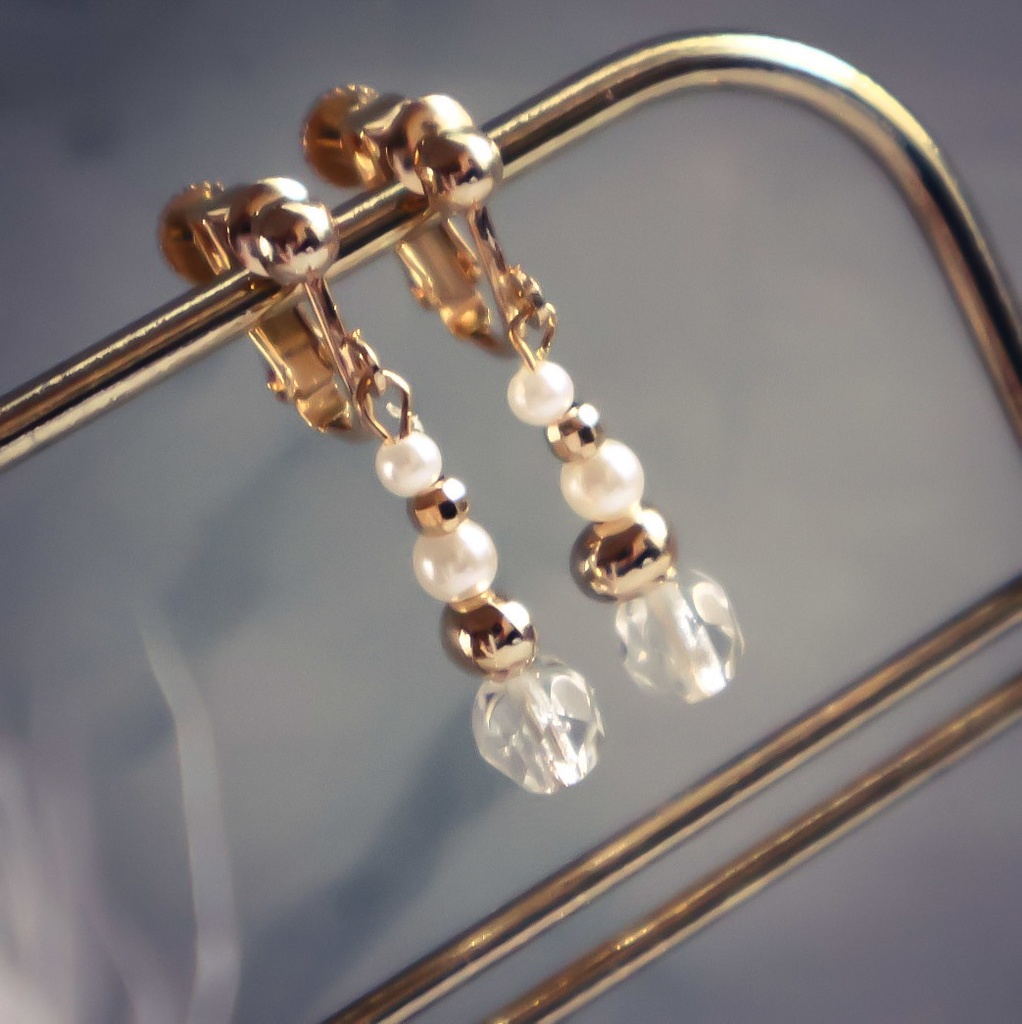 《透灯の雫 – 祈りのつぶら – イヤリング》