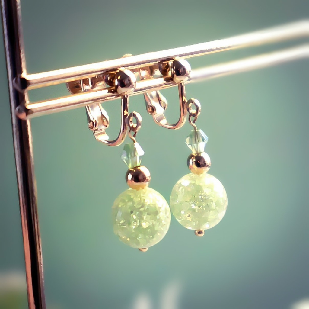 《若緑の息吹 – 葉々のひかり – イヤリング》