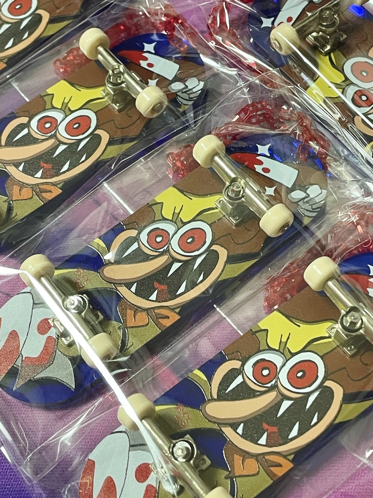 noise スケボー風アクキー