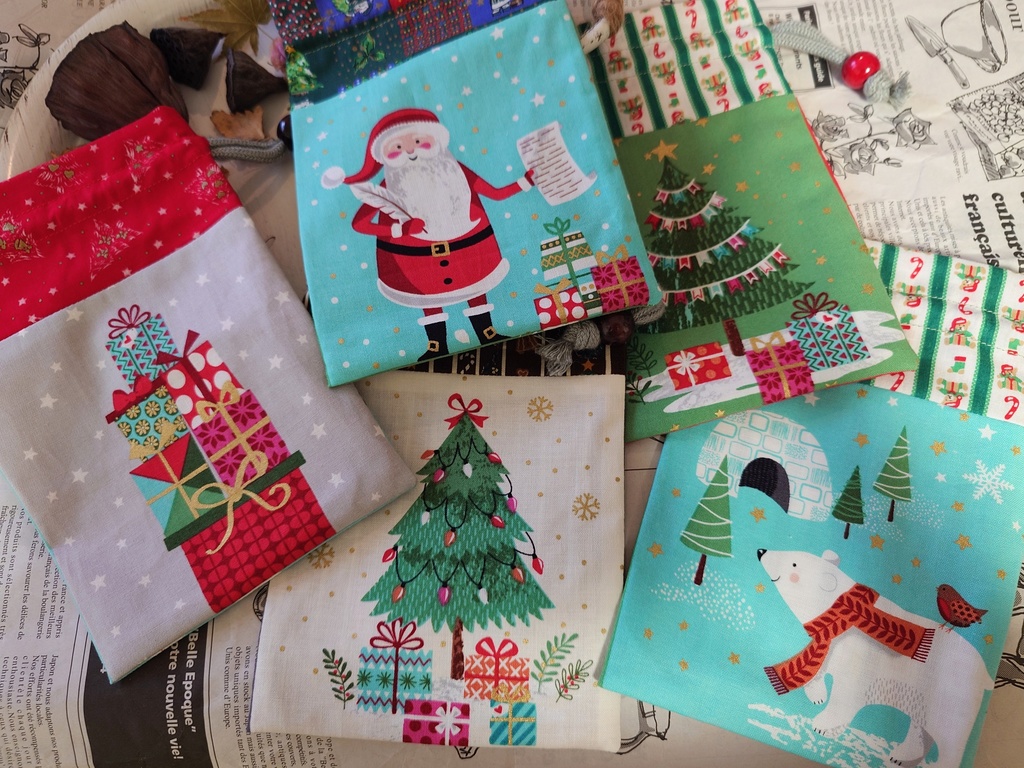 【送料無料】クリスマス柄 巾着ポーチ