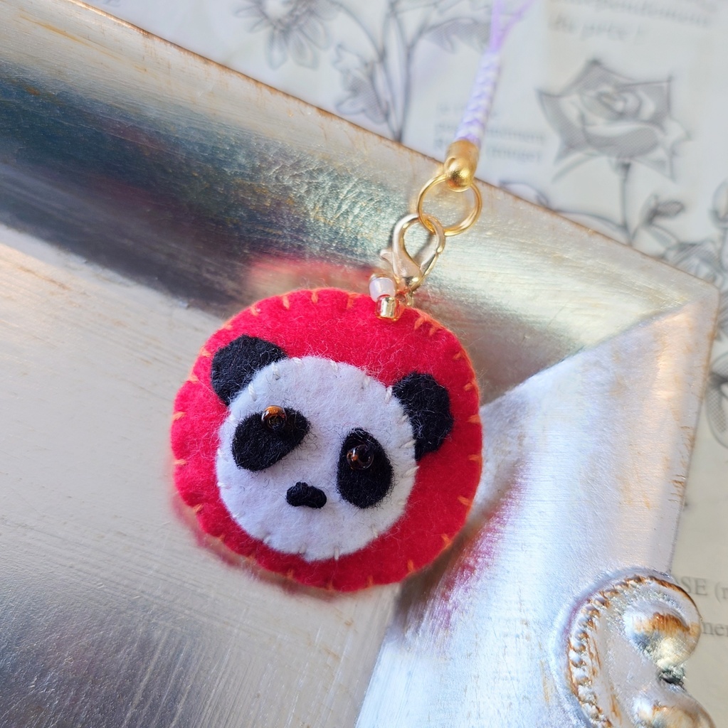パンダのフェルトマスコットキーホルダー【赤】