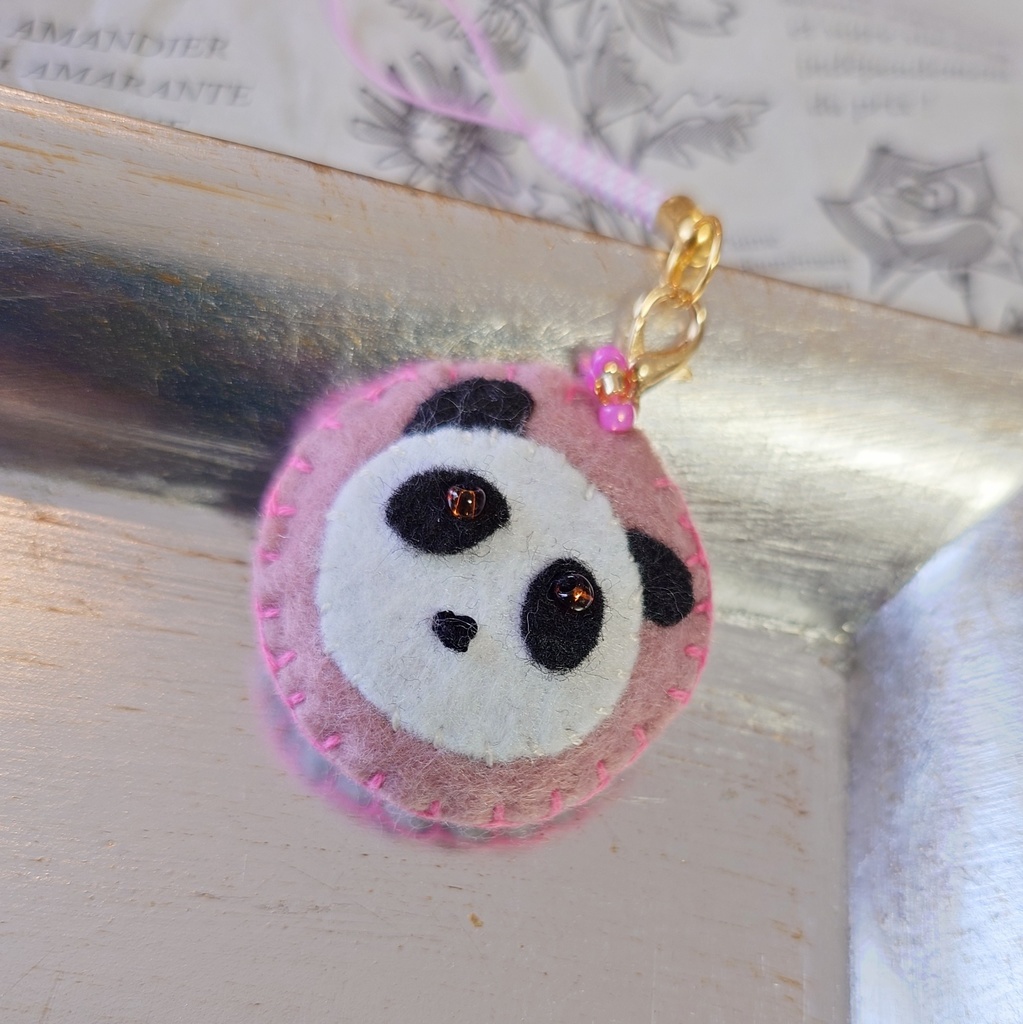 パンダのフェルトマスコットキーホルダー【ピンク】