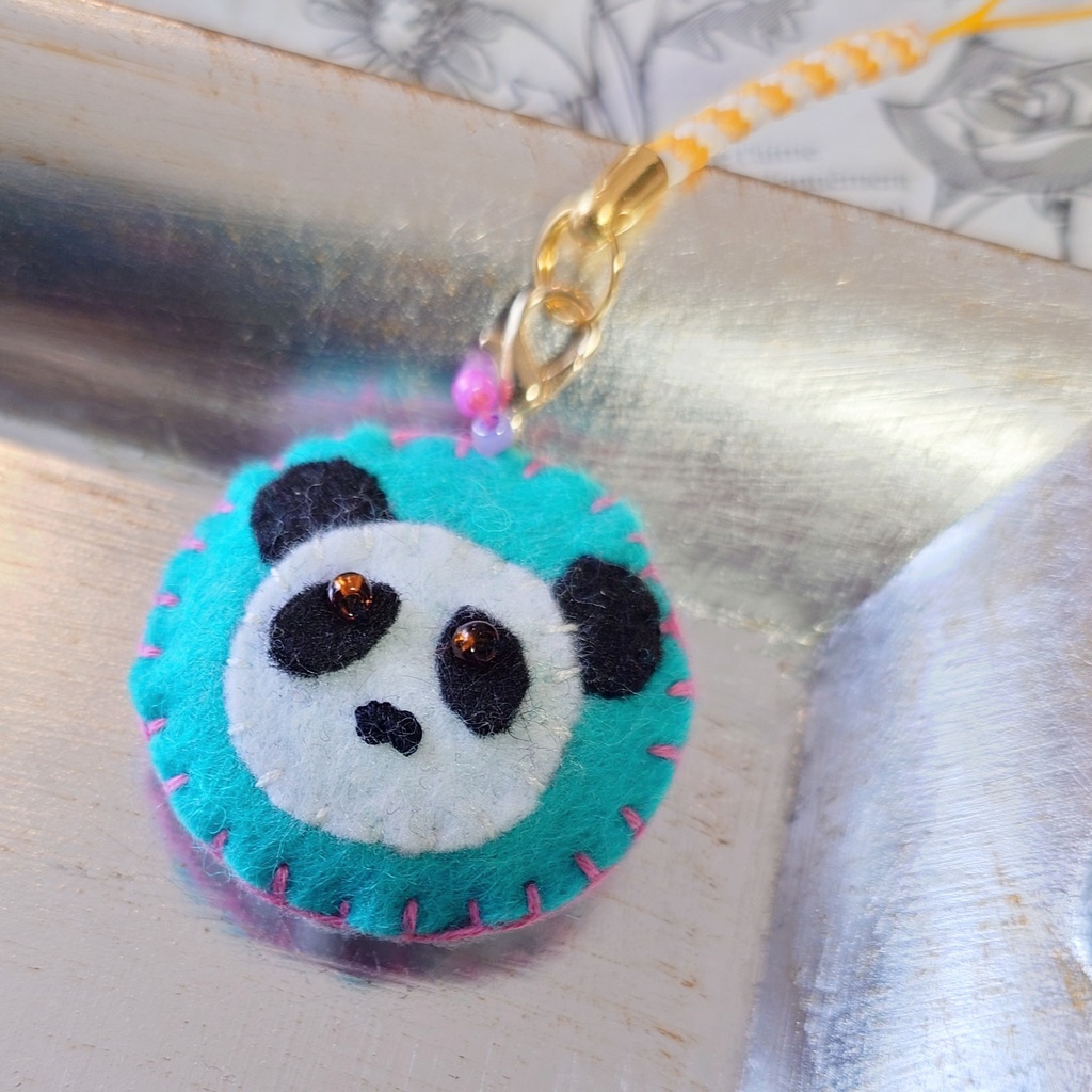 パンダのフェルトマスコットキーホルダー【ミントグリーン】