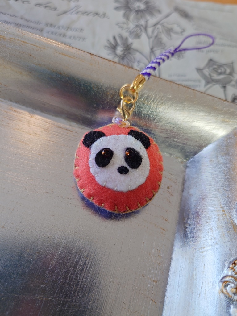 パンダのフェルトマスコットキーホルダー【サーモンオレンジ】