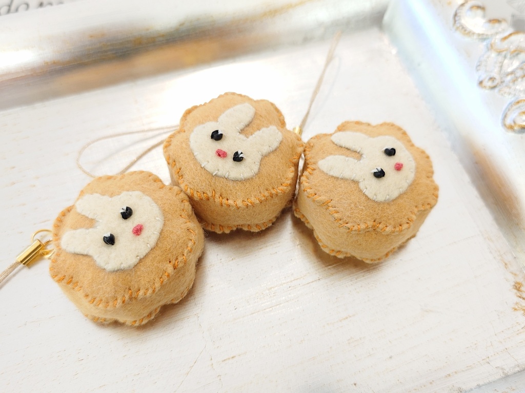 うさぎの月餅　フェルトマスコットキーホルダー