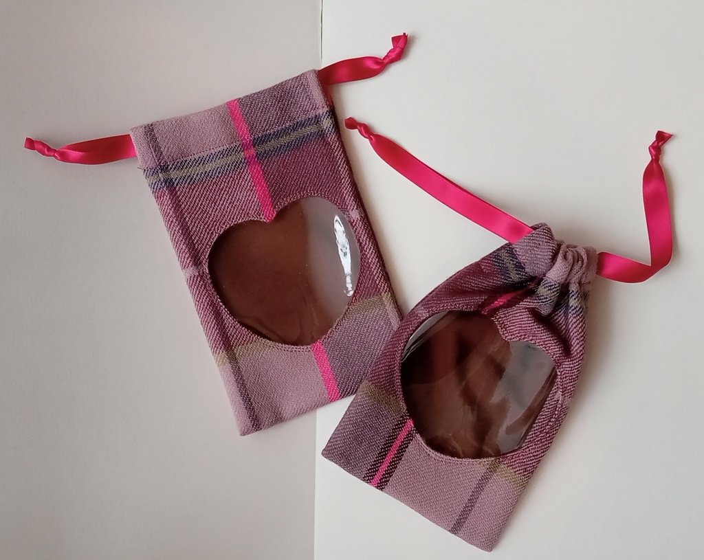 ウールのぬい巾着