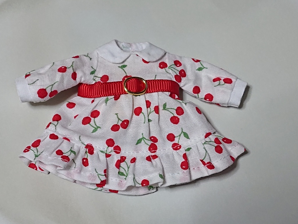 オビツ11サイズアウトフィット チェリー柄ワンピース