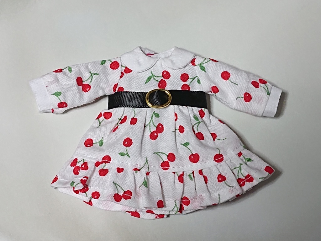 オビツ11サイズアウトフィット チェリー柄ワンピース
