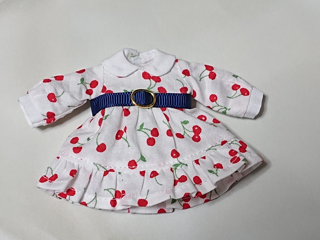 オビツ11サイズアウトフィット チェリー柄ワンピース