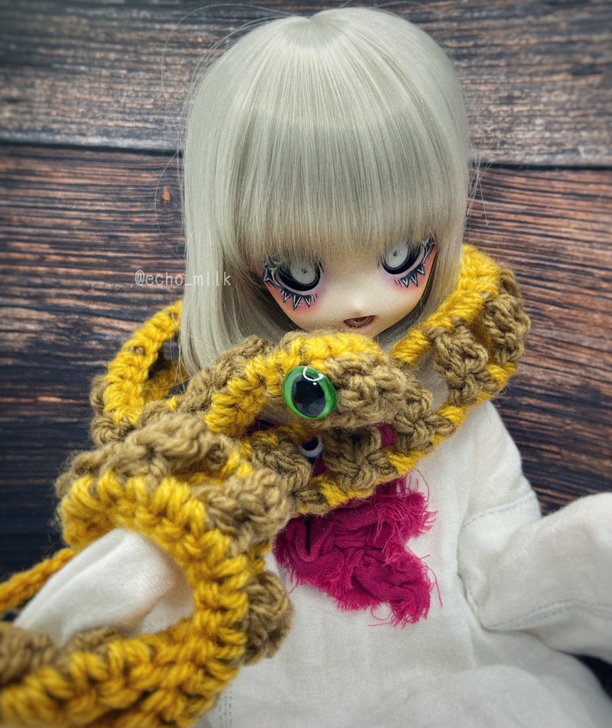リトでび装備//芋虫マフラー 蛇の姿