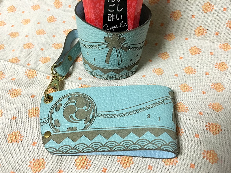 いずむつモチーフカップスリーブ