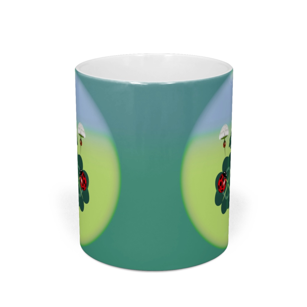 テントウムシと四つ葉のクローバー