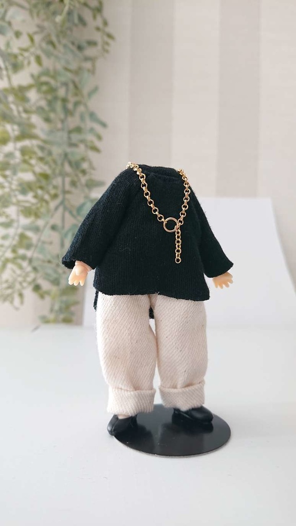 白デニム×黒Ｔシャツ