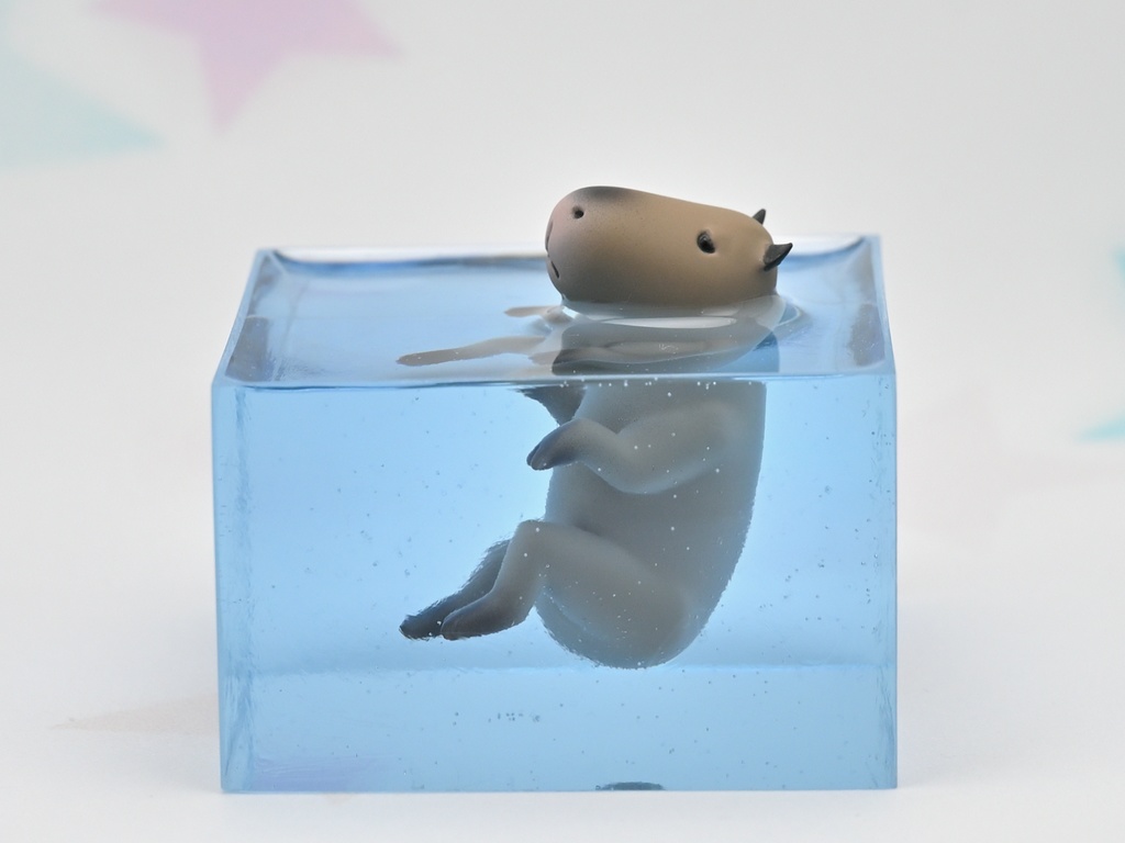 泳ぐカピバラフィギュア Pause-01 (水と戯れるカピバラ)