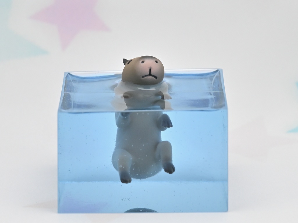 泳ぐカピバラフィギュア Pause-01 (水と戯れるカピバラ)
