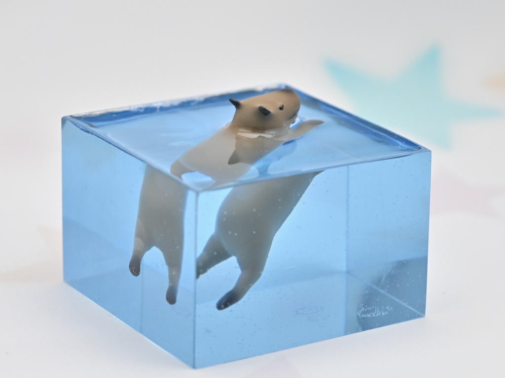 泳ぐカピバラフィギュア Pause-02 (正に泳いでいるカピバラ)