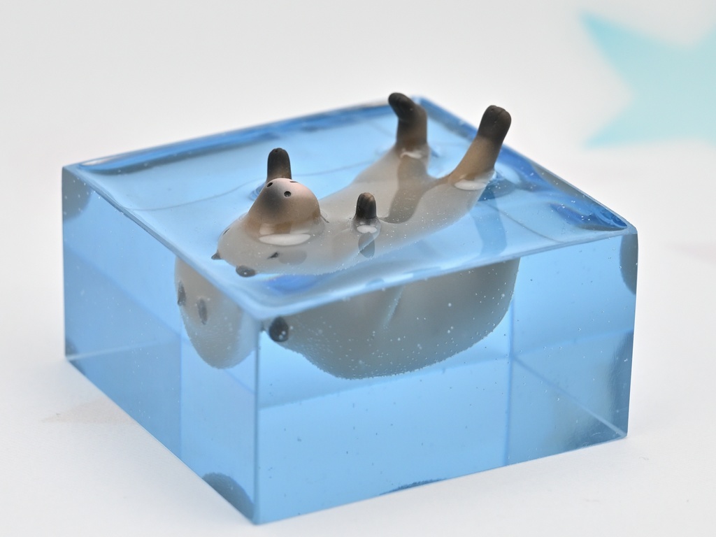 泳ぐカピバラフィギュア Pause-04 (水中でローリングしつつ脚ピーンなカピバラ)