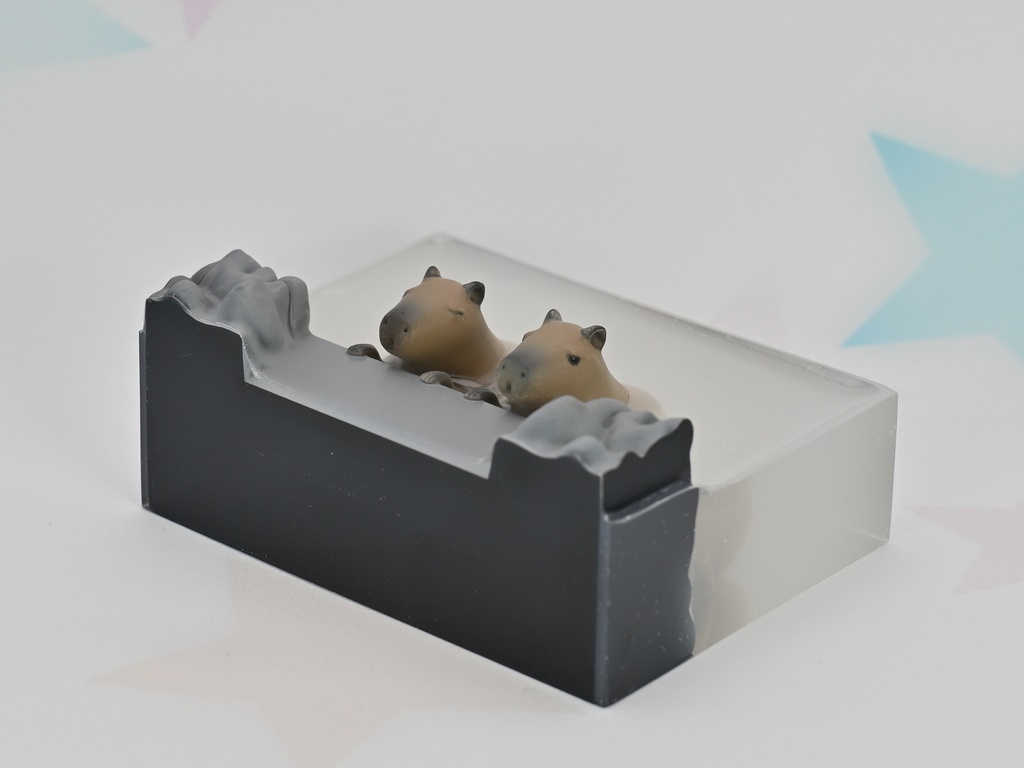 カピバラフィギュア：露天風呂篇 Pause-13 (仲良く並んで温まる仔カピ)